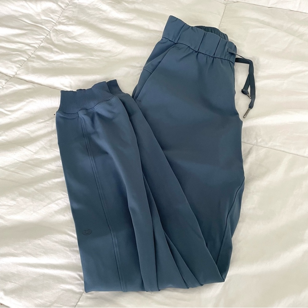 lululemon stretch high-rise jogger in blue
